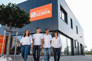 Gebäude Kempa Himmel Orange Schwarz Teambild